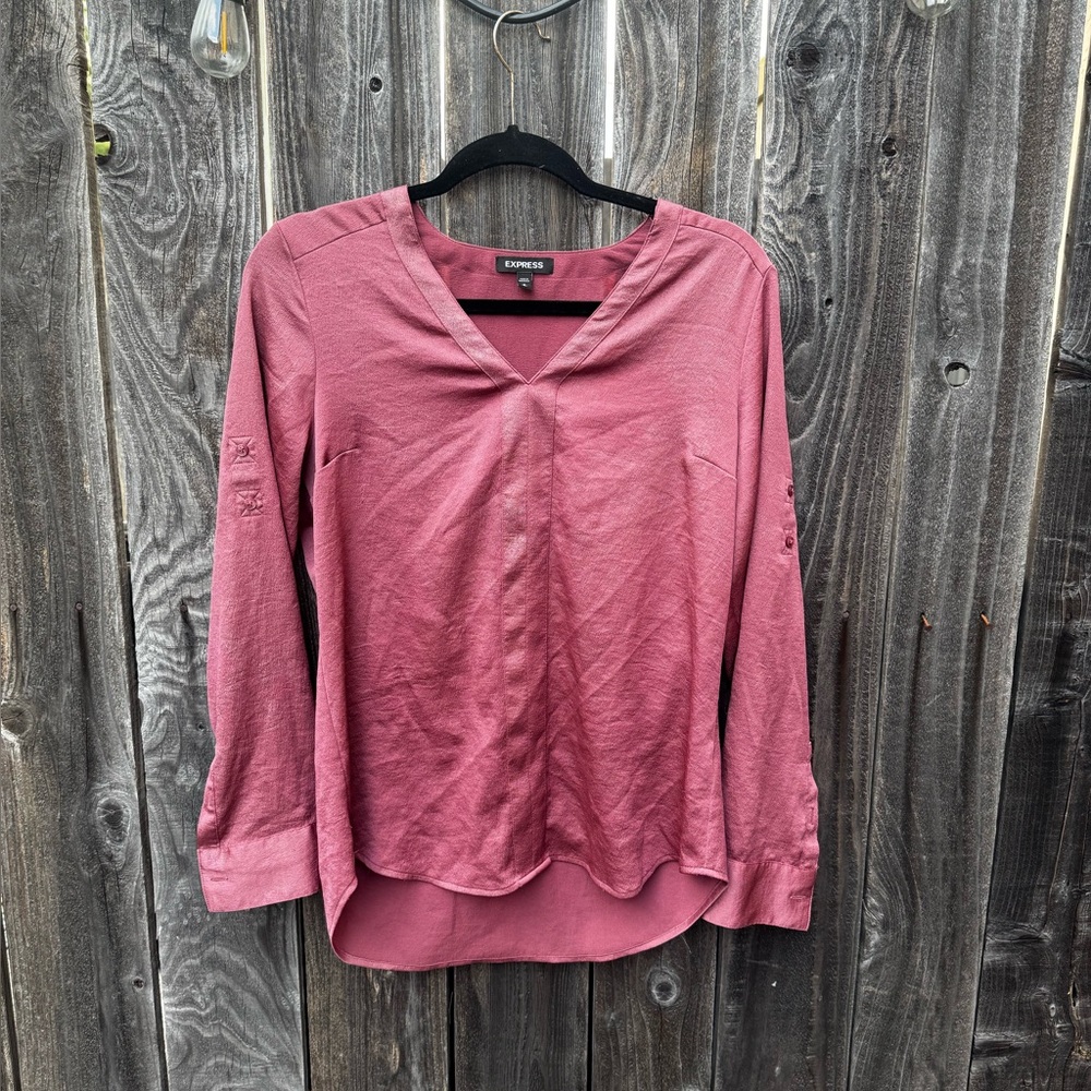 ๐ดExpress Womenโs Shimmery V Neck Work Blouse Red Pink Size Medium